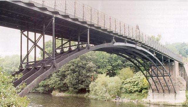 CONSTRUCCIÓN DEL PRIMER PUENTE METÁLICO