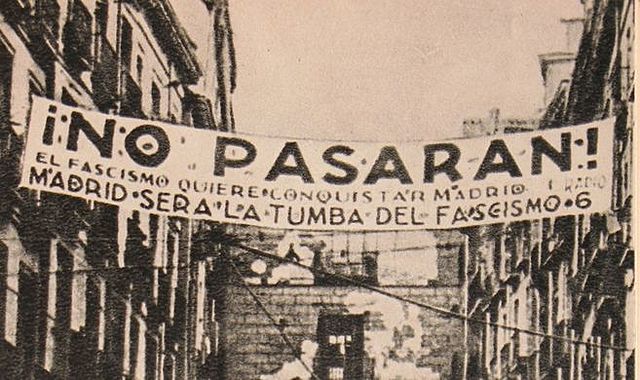 El gobierno de Largo Caballero se traslada a Valencia ante el ataque franquista contra Madrid, repelido por la Junta de Defensa encabezada por el general José Miaja.