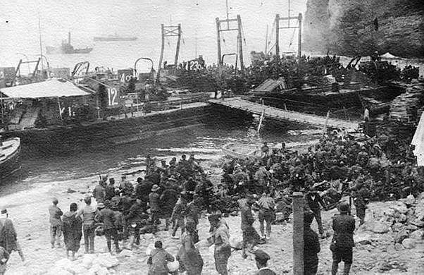 Sublevación en contra del Frente Popular y la República: comienza la rebelión militar que da lugar a la Guerra Civil.