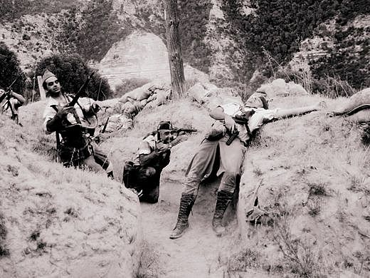 Decisiva derrota de las fuerzas republicanas en la batalla del Ebro.