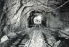 Explotación de yacimientos minerales