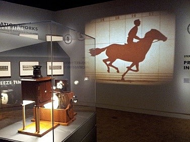 MEDIOS AUDIOVISUALES. EL PRIMER PROYECTOR (ZOOPRAXISCOPE),