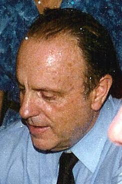 Crisis parcial del gobierno con salida de los aperturistas.