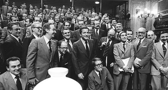 Adolfo Suárez aprueba una primera amnistía