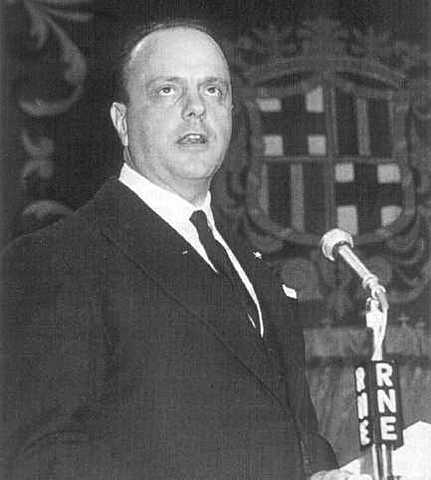 Cambio de gobierno: entra Manuel Fraga.