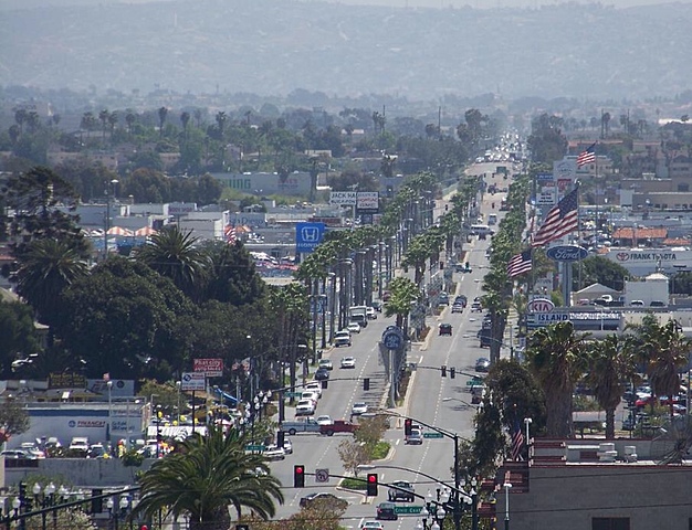 Andrew Philip Cunanan is born