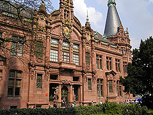 Patrocinado por sus estudios