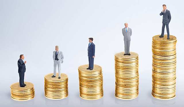 Guayaquileños  reclamaron por mejoras salariales.