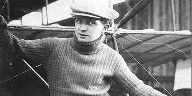 El aviador Peruano-Francés Jorge Chávez vuela sobre los Alpes Suizos, sin embargo, muere en el intento por las fuertes corrientes de viento.