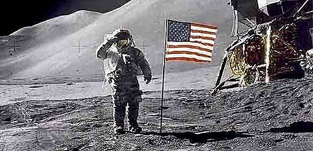 PRIMER HOMBRE EN LA LUNA