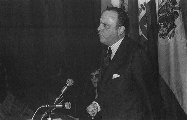 Cambio de gobierno: entra Manuel Fraga.