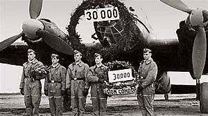 Adolf Hitler crea la Legión Cóndor para ayudar a los franquistas.