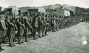 Los primeros soldados italianos, enviados por Mussolini, llegan a para ayudar a las fuerzas franquistas.