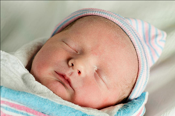 Sir Issac Newton is Born