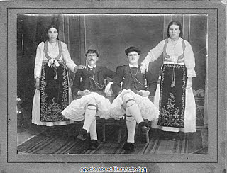 Το κολλαριστό μισοφόρι, το πουκάμισο & η σιγκούνα