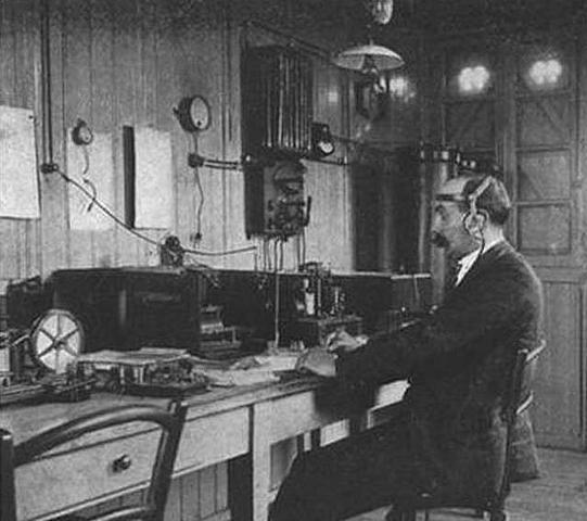 1913 uso de la radio como elemento