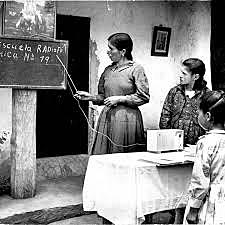 Educación por radio