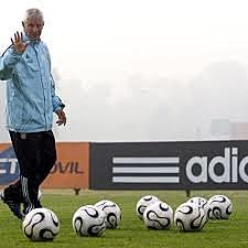 Bauti comienza futbol con Tojo