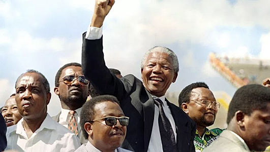 Nelson Mandela es electo Presidente de Sudáfrica