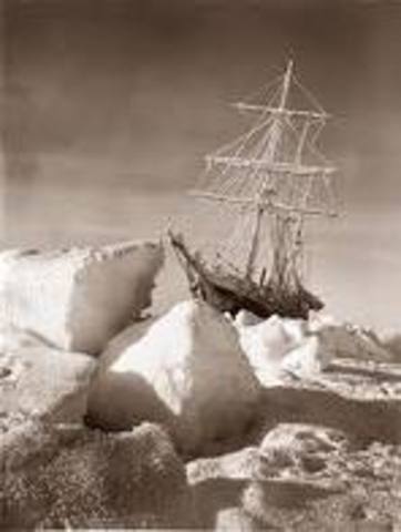 Shackleton offers his ship and crew to British government for war effort