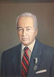 El rector Roberto Arias somete a la dirección de la consiliatura, la posibilidad de construir un auditorio para conferencias.