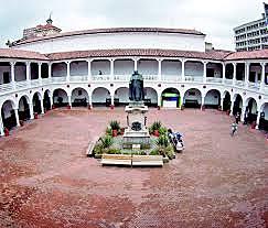 Existen nuevas instalaciones para postgrado. Se amplía el claustro