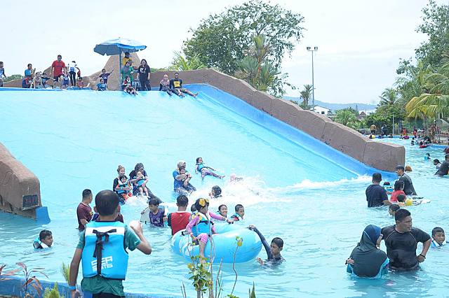 Wet world batu pahat