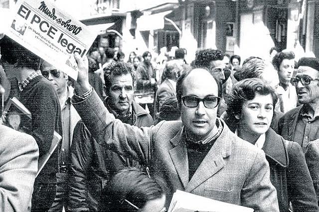 Legalizan los partidos políticos.