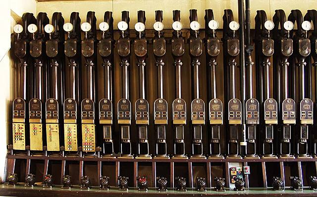 Major events in the history of social media before 1990