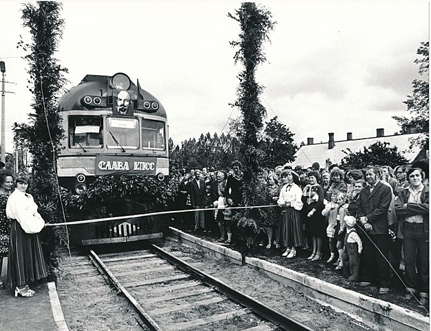 Avati Eesti esimene raudteeliin