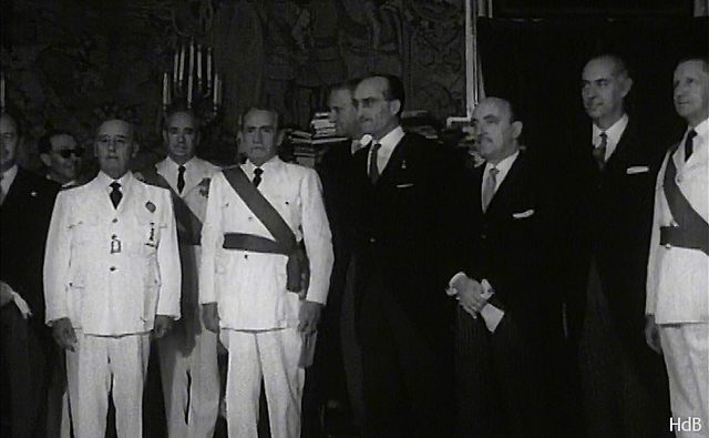 Nuevo gobierno: entran López Rodó y Silva (tecnócratas, Opus Dei).