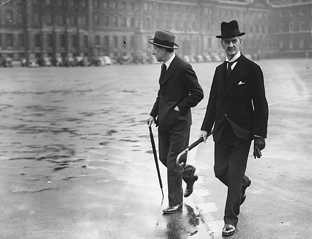 Dimisión de Chamberlain