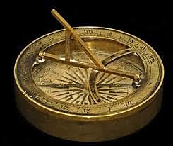 Apareix la brújula amb escala dividida en 360º