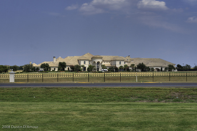 Live In A Big House.