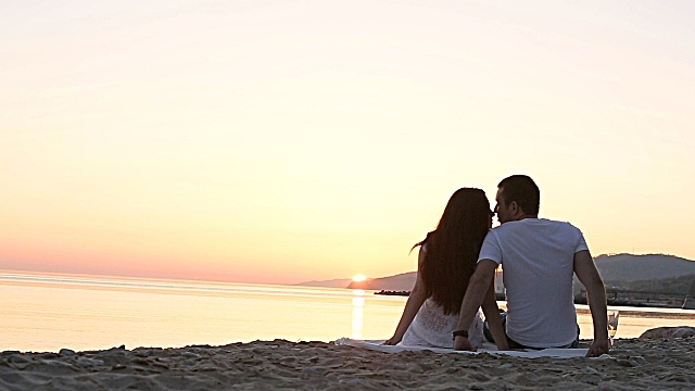 Il rencontre sa future femme