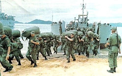 Desembarcaron los primeros marines en Vietnam