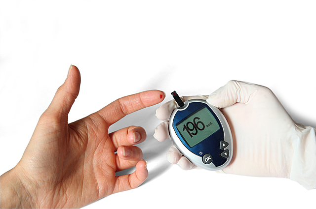 Dobson observa la hiperglucemia y la glucosuria