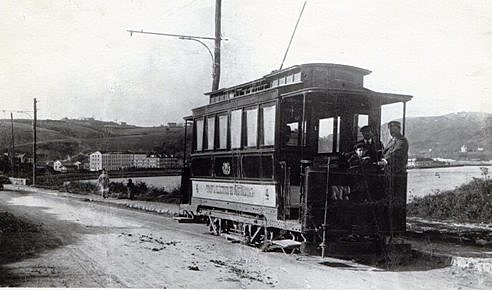 Vía de tranvía eléctrico en EEUU