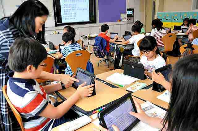 Tablets, smartphones, smartboards, QRs, NFCs and other kind of technologies