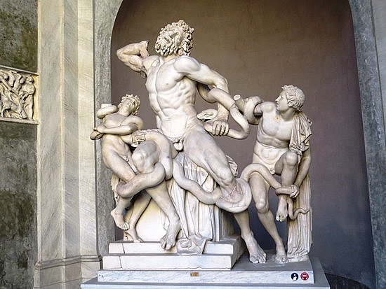 Estatua de Laocoonte y sus hijos (grecia)