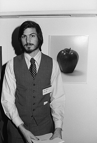 un año después de fundar la compañía Apple junto a Steve Wozniak
