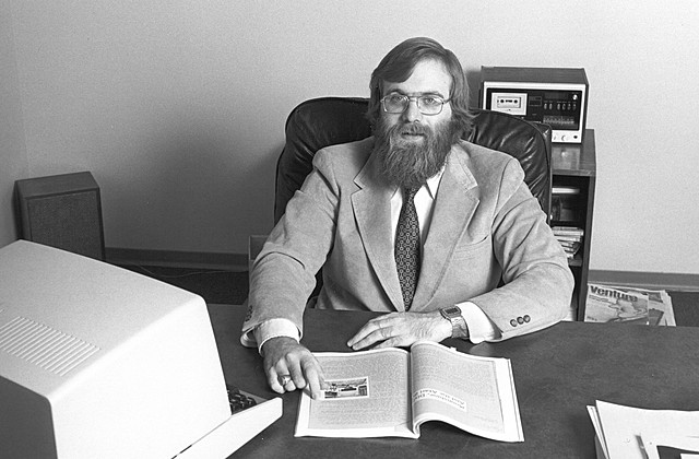 PAUL ALLEN PRESENTA EL ALTAIR 8800 EN LA U. DE CAMBRIDGE