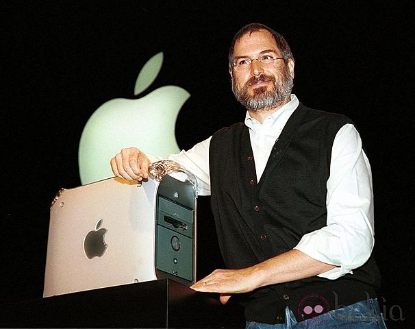 Steve Jobs decide regresar a Apple