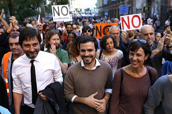 El Golpe es rechazado por Juan Carlos I, muchas personas se manifiestan en las calles apoyando la democracia