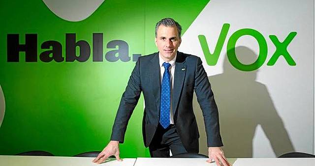 Se crea un nuevo partido llamado Vox, con ideas de derechas. Su presidente es Santiago Abascal​ y su secretario general es Javier Ortega Smith.