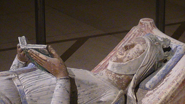 Eleanor of Aquitaine died.