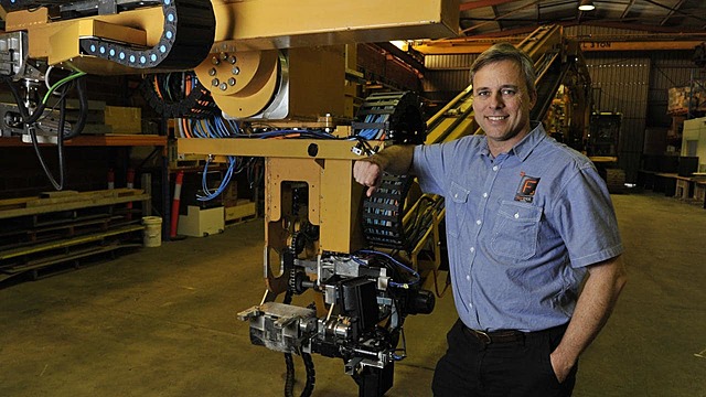 Mark Pivac, crea robot arquitecto