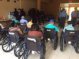 Una fundación le hace terapias