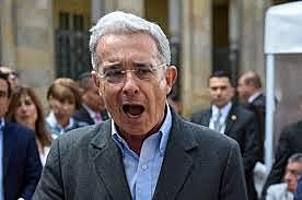 ALVARO URIBE ASUME LA PRESIDENCIA