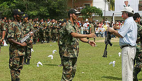 SE DA EL PRIMER INTENTO DE  NEGOCIACIONES CON LAS  FARC .